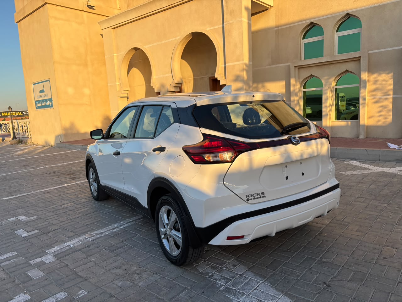 2021 NISSAN KICKS